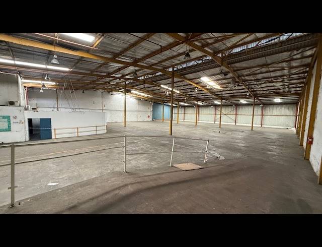 1,943M² WAREHOUSE TO LET IN SPRINGFIELD PARK